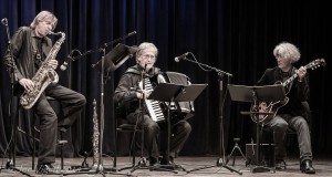 Jazz Festival w/ Sigi Finkel (Saxofone), Karl Hodina (Gesang, Akkordeon), und Vlado Blum (Gitarre) Foto Credits: Joe Vigerl 2014